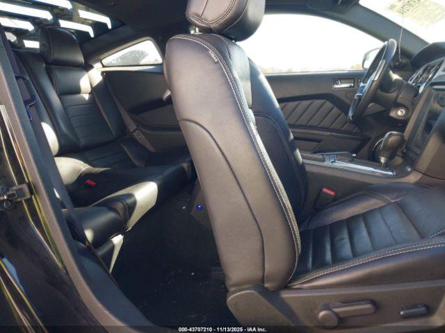 Ford Mustang V6 Premium Image 9