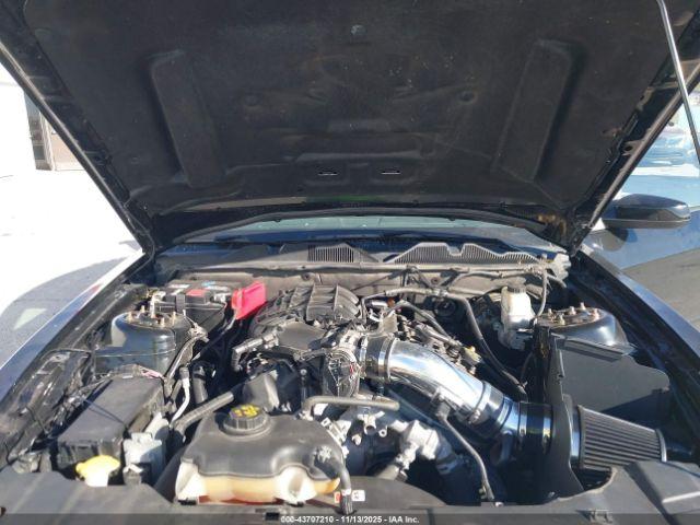 Ford Mustang V6 Premium Image 14