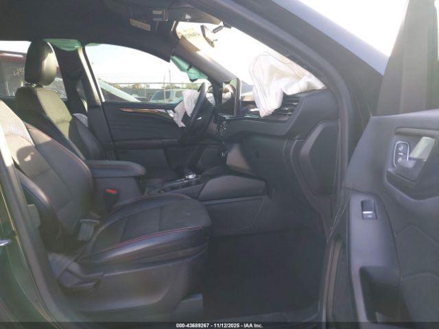 Ford Escape St-line Image 4