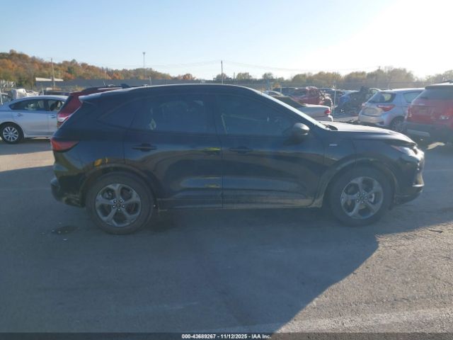 Ford Escape St-line Image 14