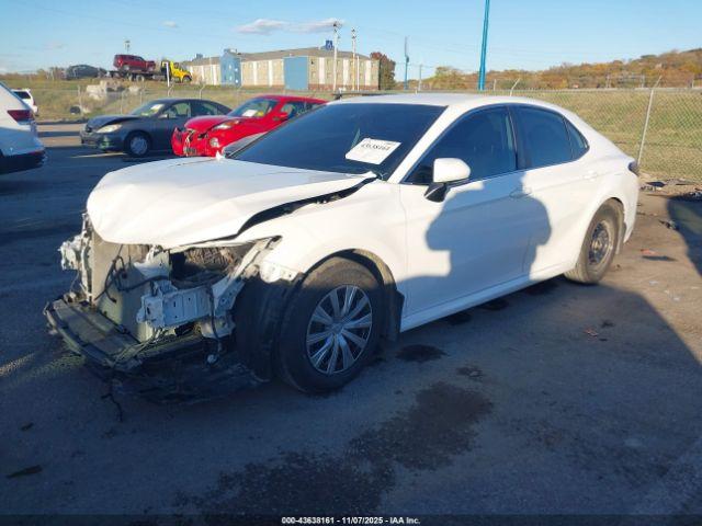 Toyota Camry Le Hybrid Image 6