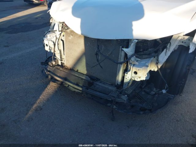 Toyota Camry Le Hybrid Image 11