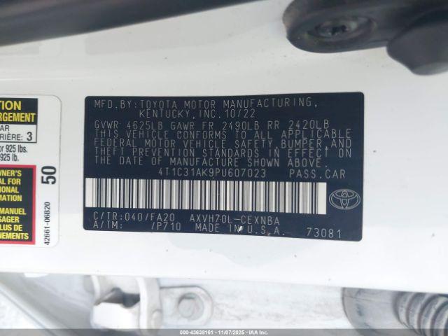 Toyota Camry Le Hybrid Image 9