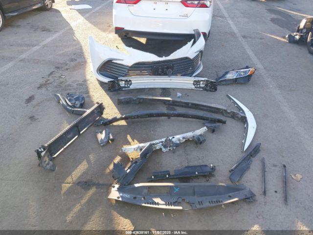 Toyota Camry Le Hybrid Image 5