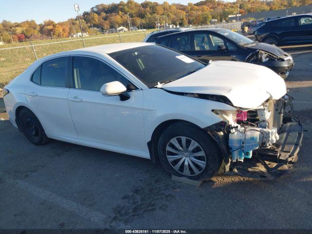 Toyota Camry Le Hybrid Image 3