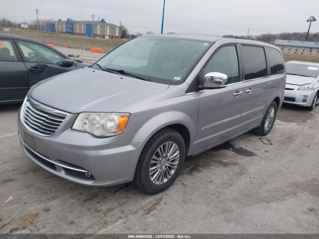 Chrysler Town & Country Touring-l Image 9