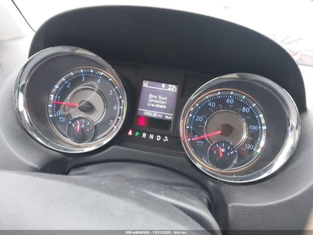 Chrysler Town & Country Touring-l Image 6