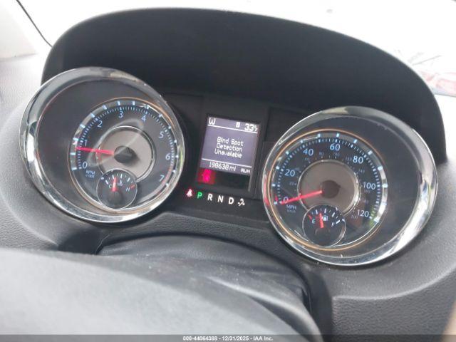 Chrysler Town & Country Touring-l Image 6