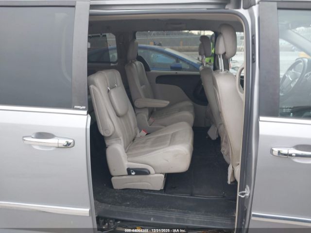 Chrysler Town & Country Touring-l Image 11