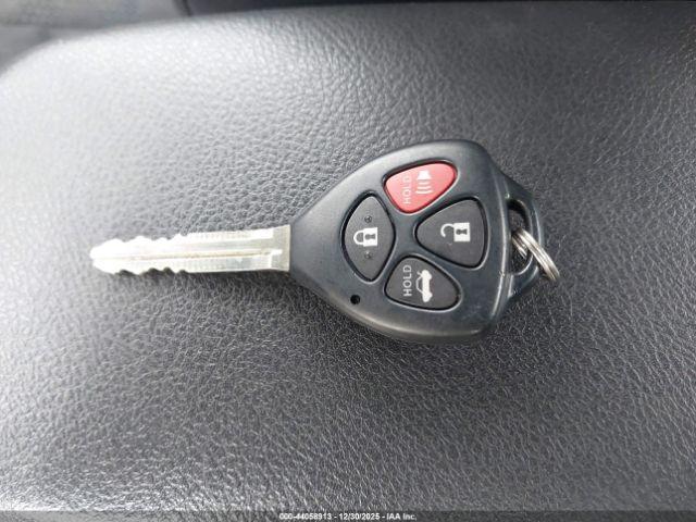 Toyota Corolla S Image 9