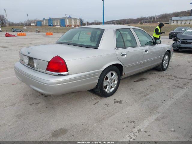 Ford Crown Victoria Lx Image 12