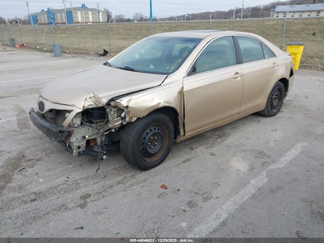 Toyota Camry Le Image 8