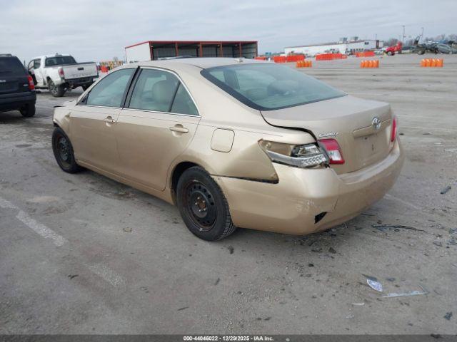 Toyota Camry Le Image 4