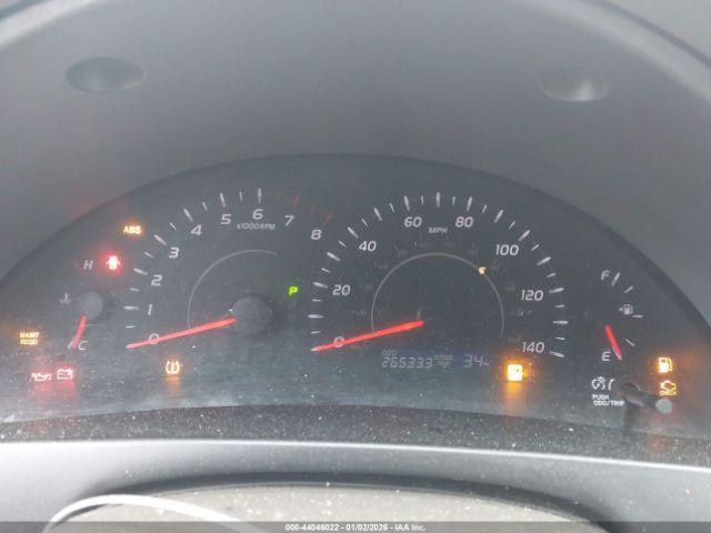 Toyota Camry Le Image 9