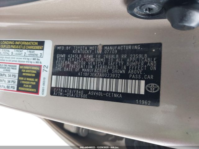 Toyota Camry Le Image 10