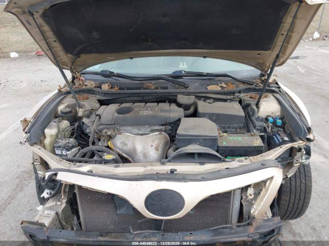 Toyota Camry Le Image 12