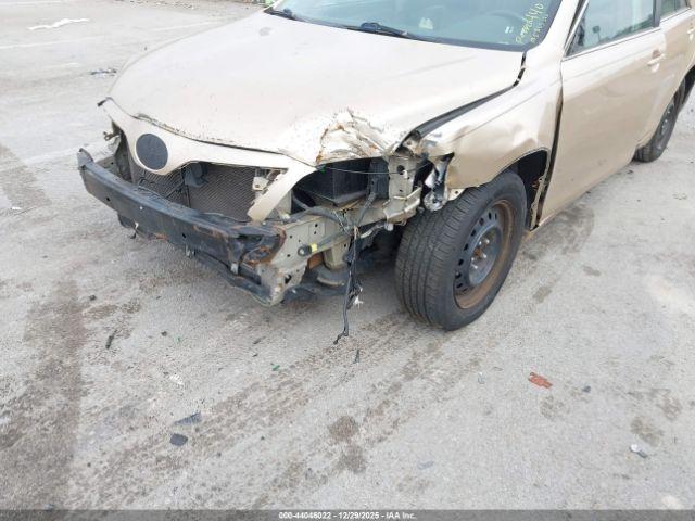 Toyota Camry Le Image 3