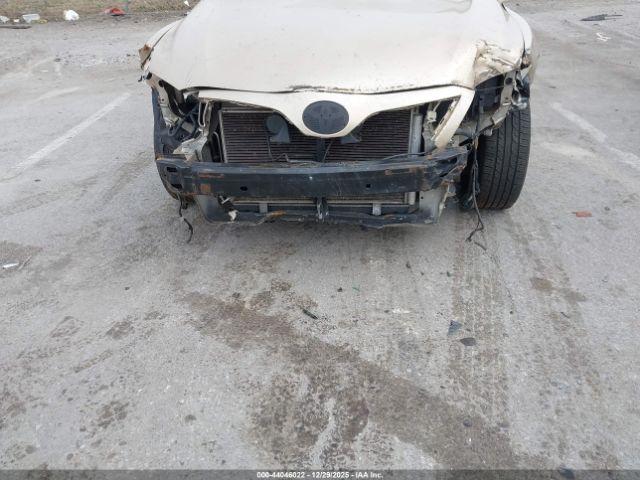 Toyota Camry Le Image 11