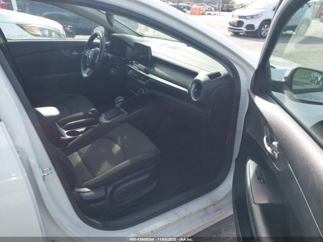 Kia Forte Fe Image 12