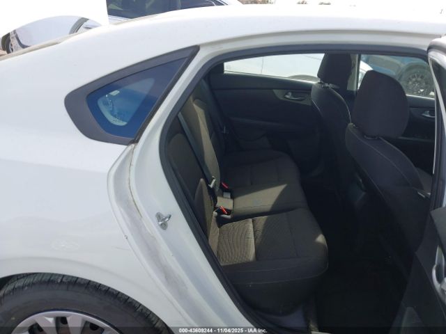 Kia Forte Fe Image 16