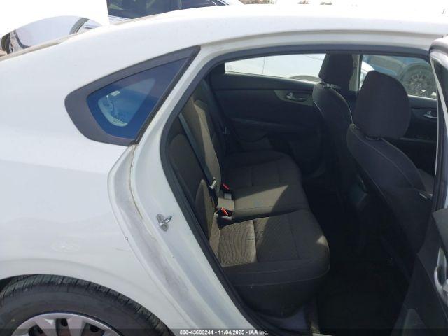 Kia Forte Fe Image 16