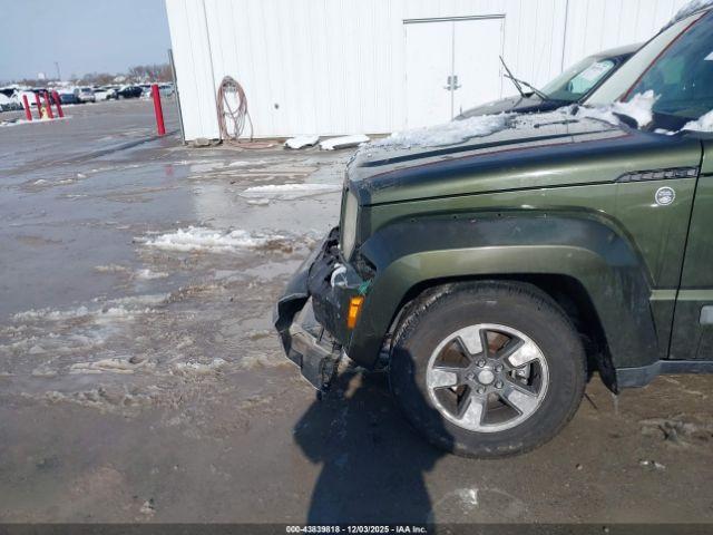 Jeep Liberty Sport Image 2