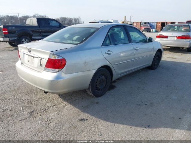 Toyota Camry Le Image 2