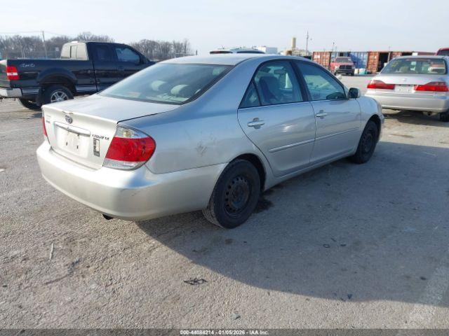 Toyota Camry Le Image 2