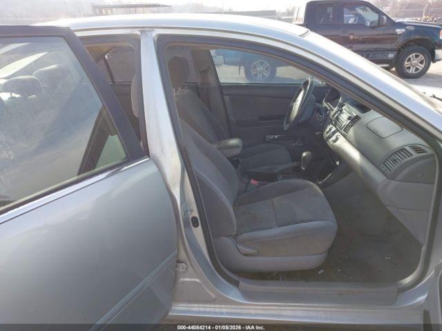 Toyota Camry Le Image 3