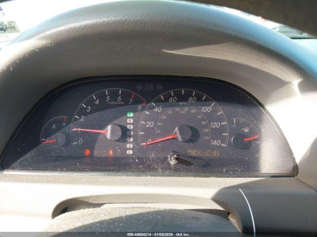 Toyota Camry Le Image 9