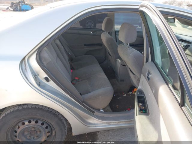 Toyota Camry Le Image 12