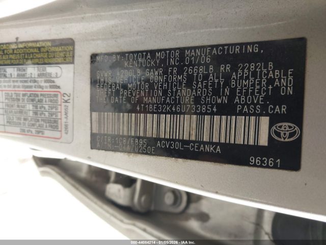 Toyota Camry Le Image 11