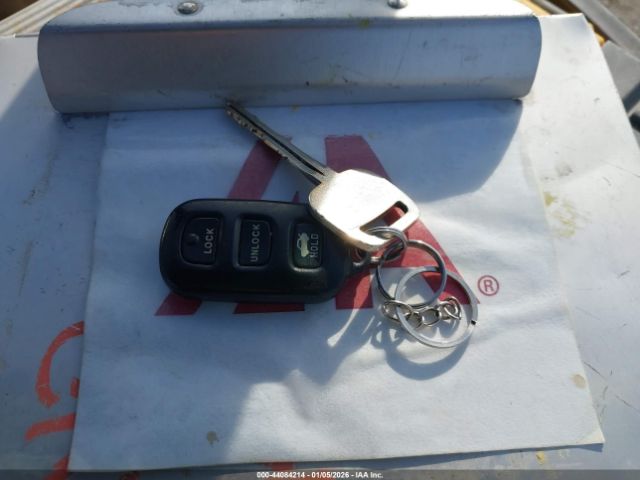 Toyota Camry Le Image 5