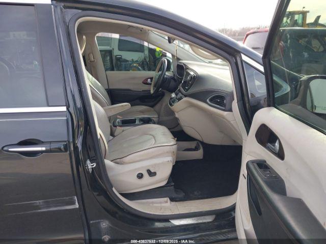 Chrysler Pacifica Limited Image 4