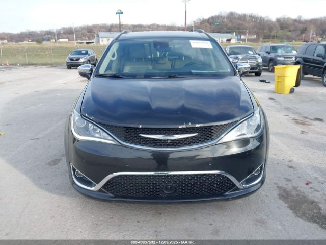 Chrysler Pacifica Limited Image 9