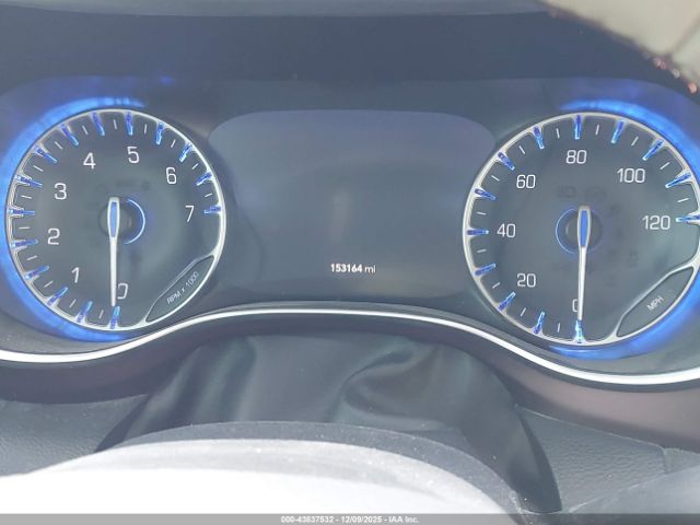 Chrysler Pacifica Limited Image 8