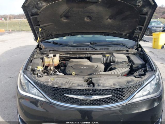 Chrysler Pacifica Limited Image 6