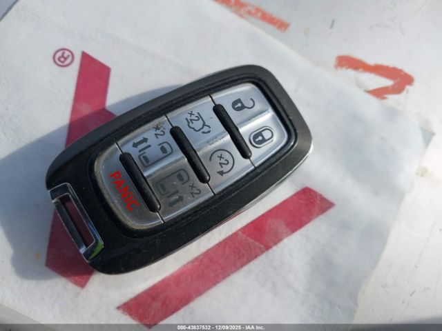 Chrysler Pacifica Limited Image 14