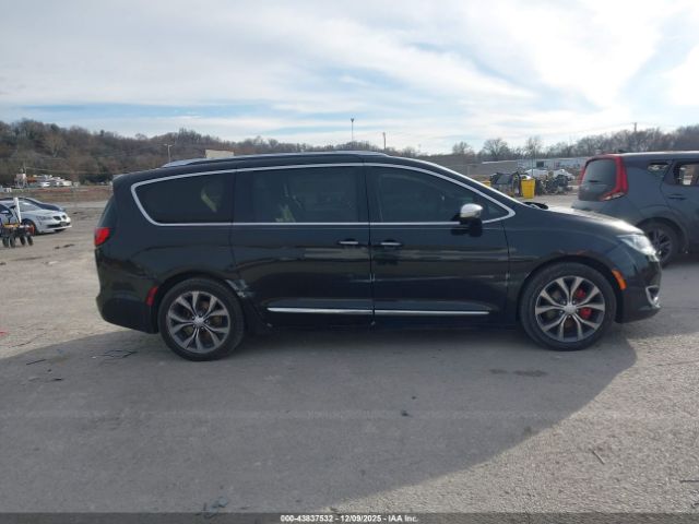 Chrysler Pacifica Limited Image 2