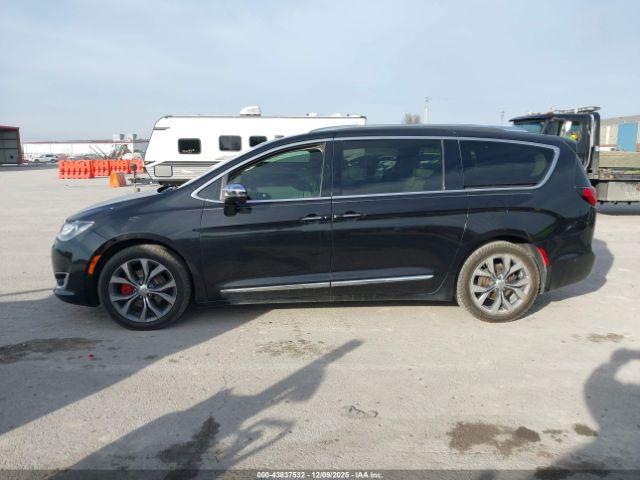 Chrysler Pacifica Limited Image 3