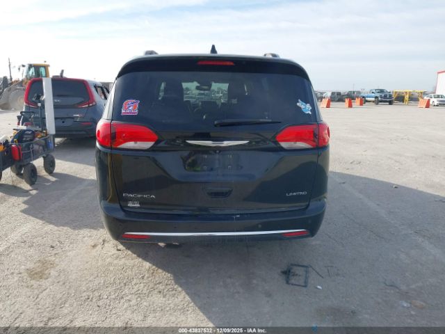 Chrysler Pacifica Limited Image 5