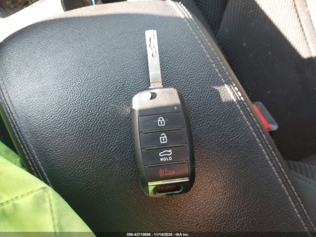 Kia Optima Lx Image 8