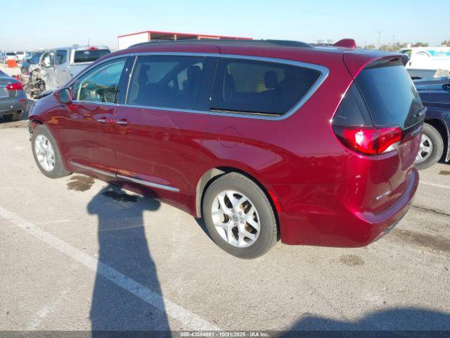 Chrysler Pacifica Touring-l Image 13