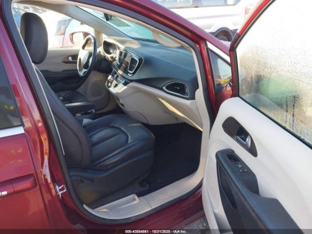 Chrysler Pacifica Touring-l Image 3