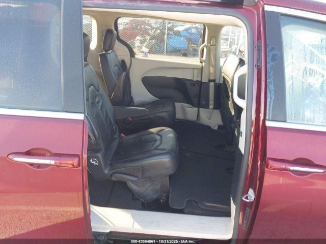 Chrysler Pacifica Touring-l Image 14