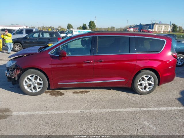 Chrysler Pacifica Touring-l Image 17