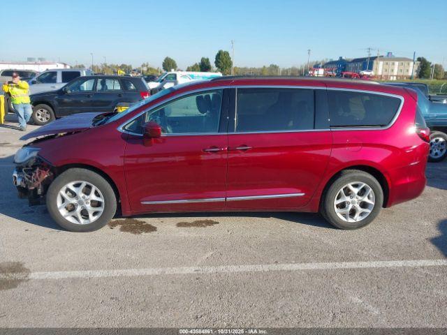 Chrysler Pacifica Touring-l Image 17