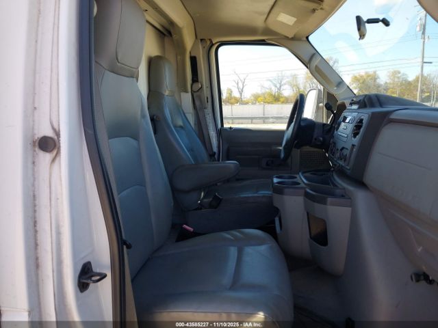 Ford E-350 Image 8