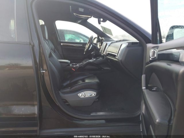 Porsche Cayenne Platinum Edition Image 9