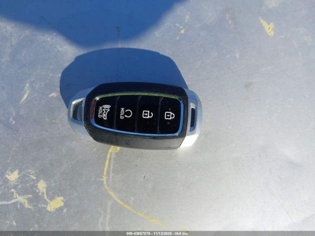 Hyundai VENUE Limited Image 8